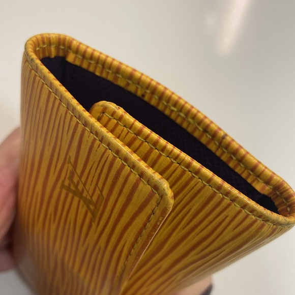 Louis Vuitton Authentic Vintage Yellow Purple Epi 6-Key Holder - Picture 13 of 15